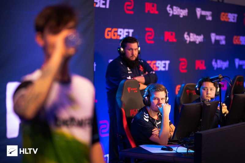 用身体对抗 用身体对抗